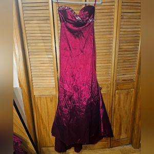 JUMP Apparel prom/wedding/evening strapless, long, red, maroon, size 5/6 dress